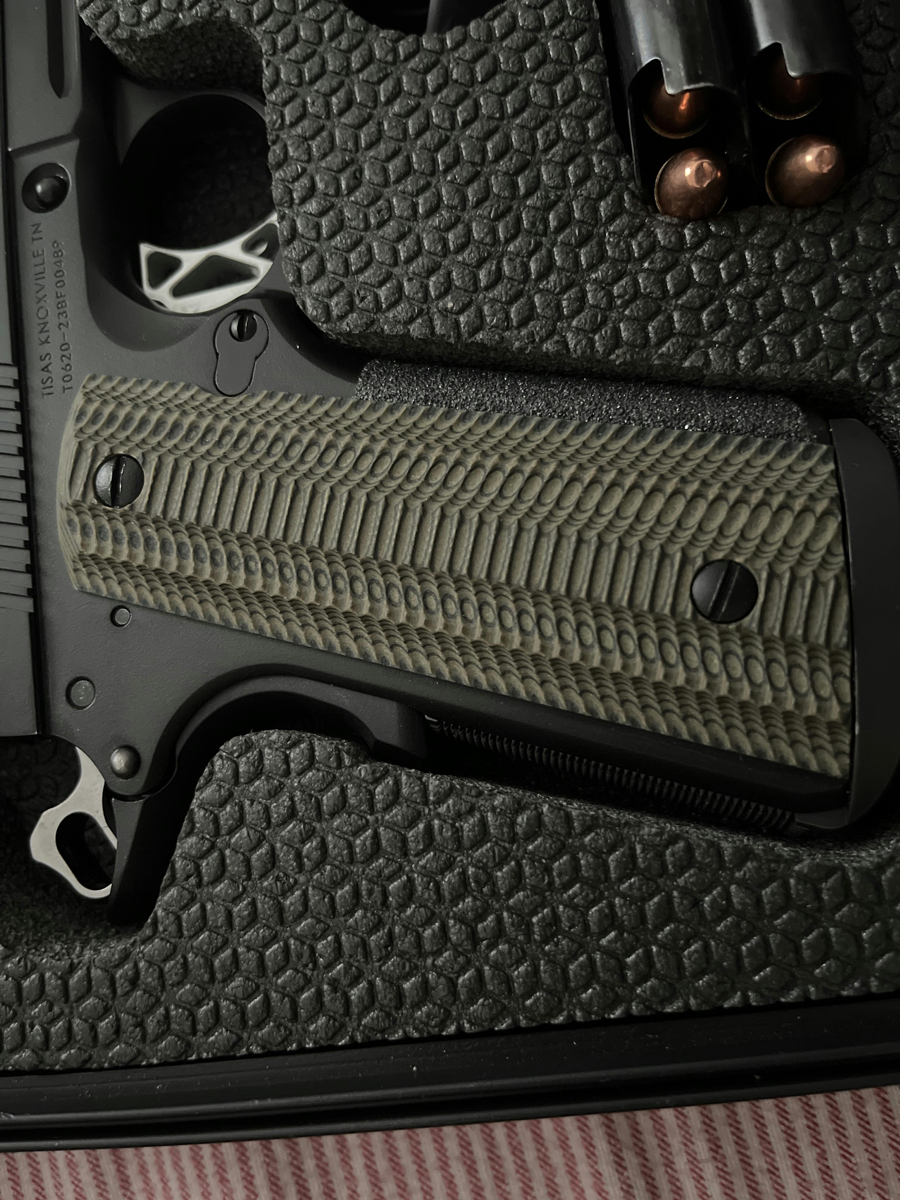 1911 Grips with Vickers Logo on Double Diaomond Texture