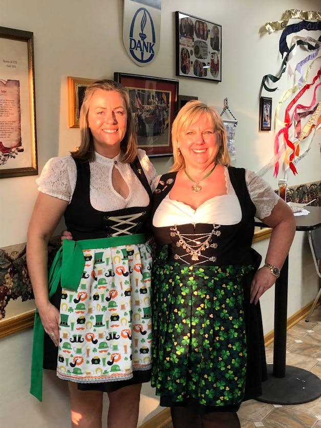 Scallop Neckline Lace Sweetheart Dirndl Blouse