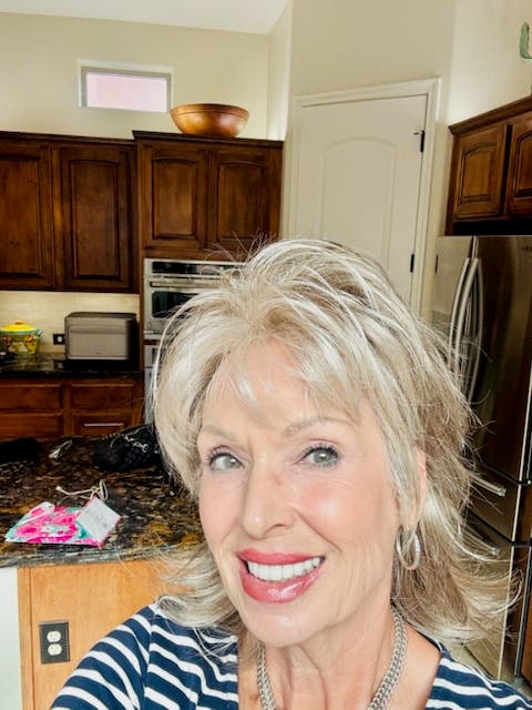 Katie w/ Roots (medium wig)