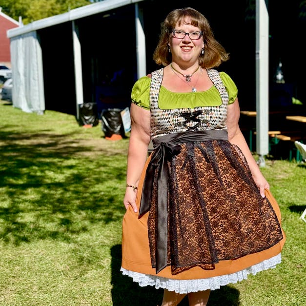 Black Lace Apron: MADE-TO-ORDER