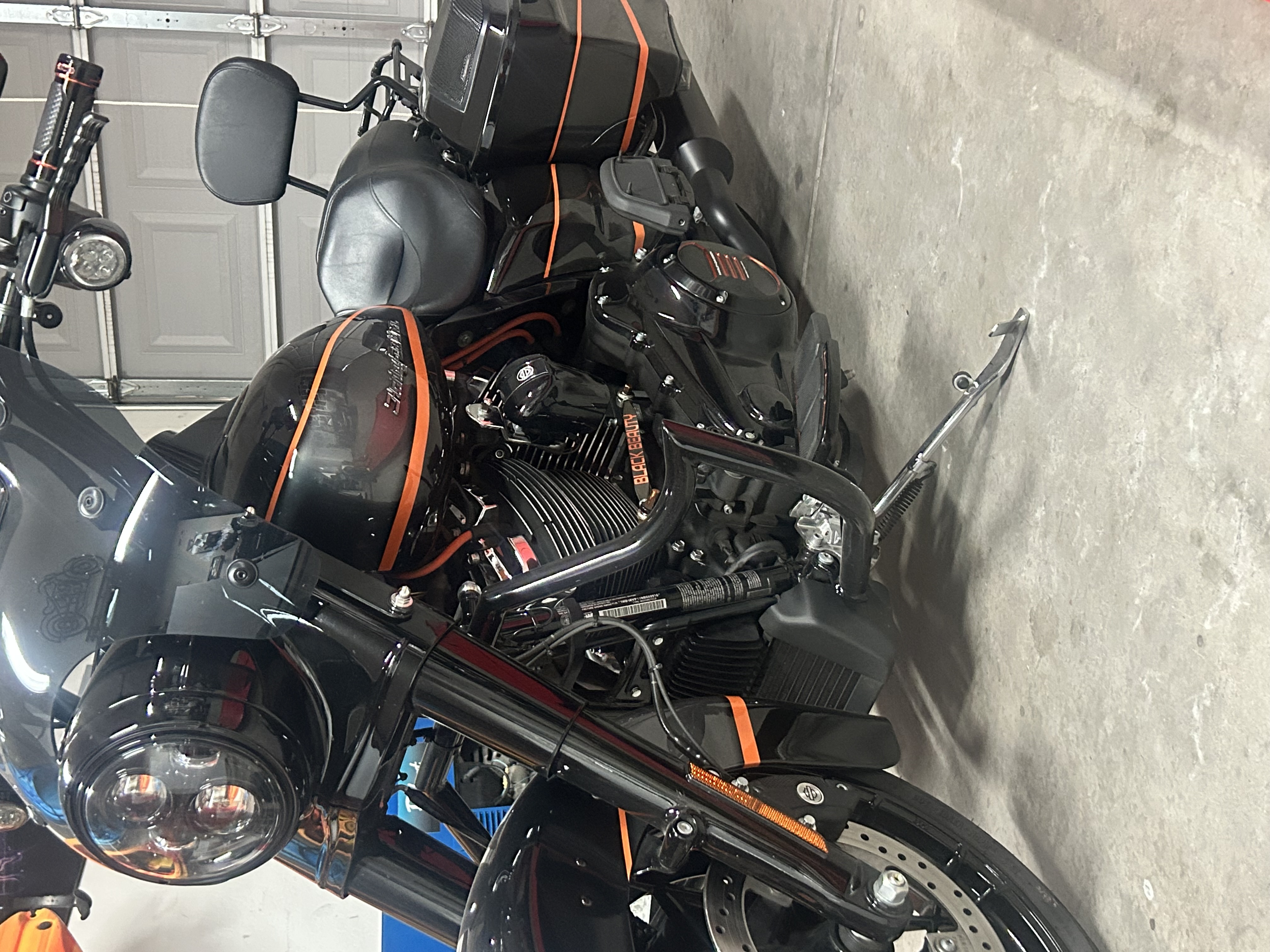 1 1/4 Inch Steel Engine Guard Crash Bars For Harley V-Rod VRSC (2009-2017) - Dull Black Finish